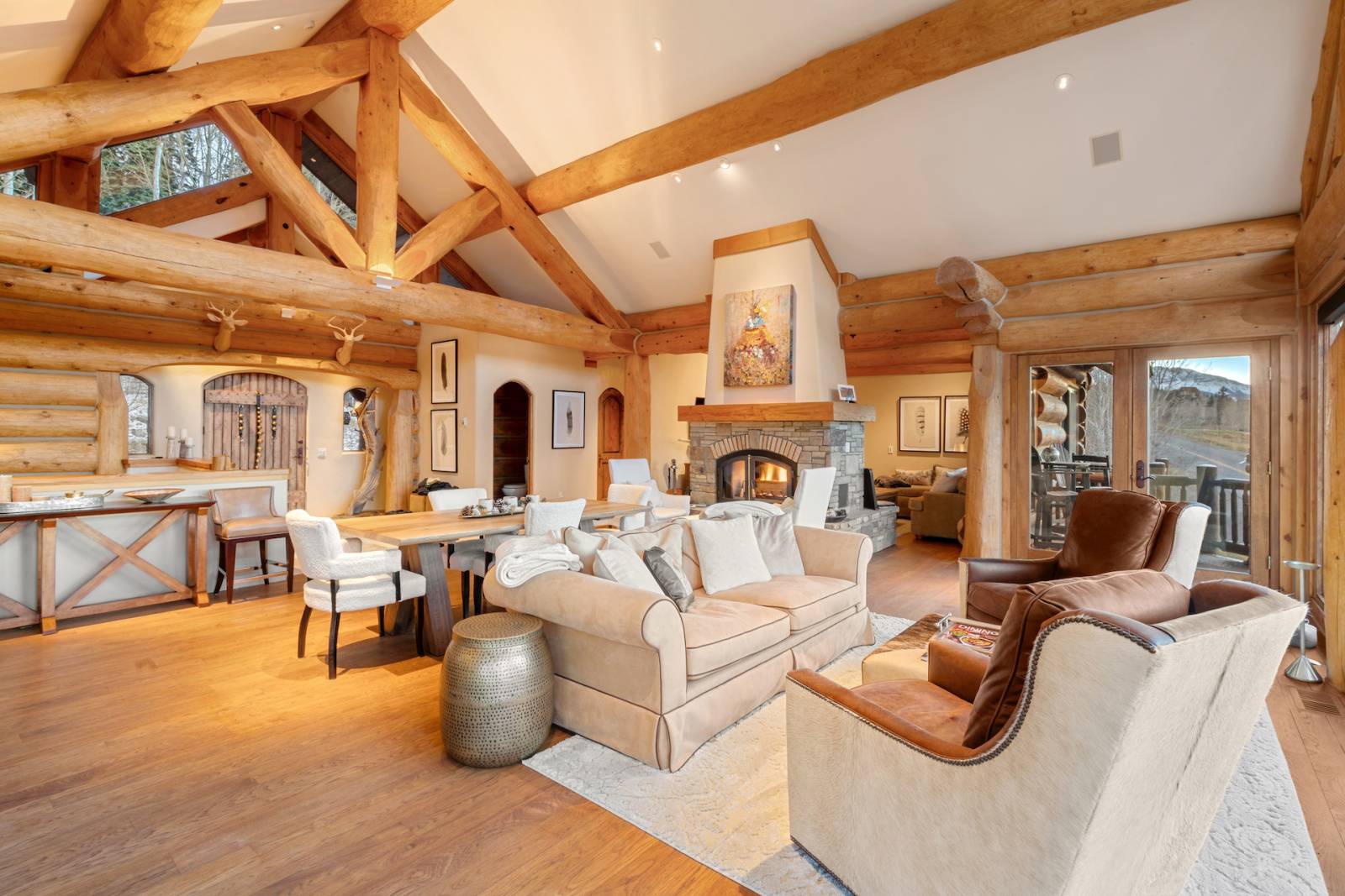 Living room picture of a house in mountains